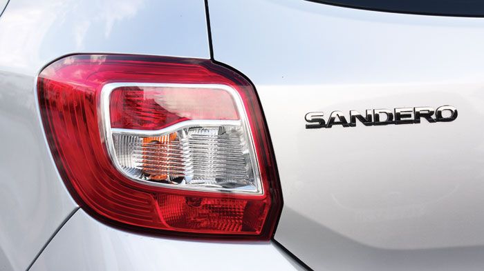 Το νέας γενιάς Sandero είναι αισθητά πιο δυναμικό και καλαίσθητο εμφανισιακά, ενώ το σήμα της Dacia αναγνωρίσιμο πια στην ελληνική αγορά